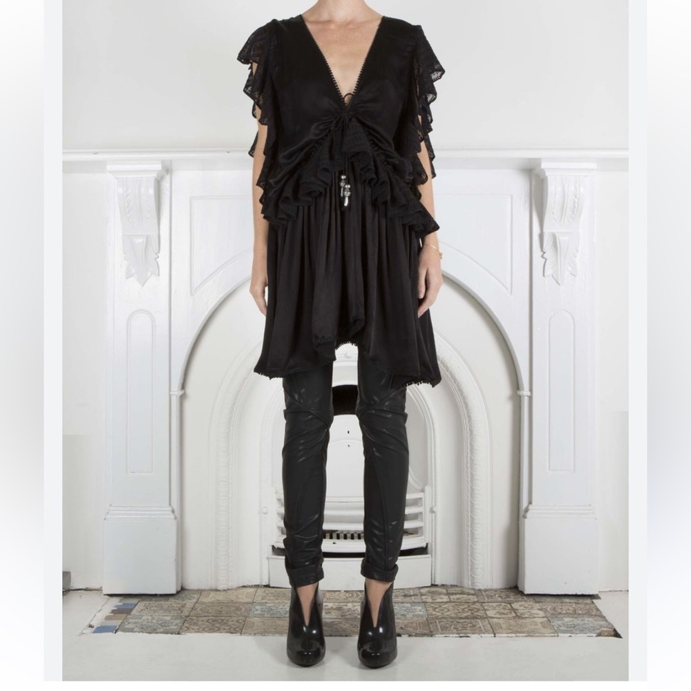 New IXIAH Sydney Pronotion Black Satin Ruffle Eyelet V Neck Mini Dress Size 6